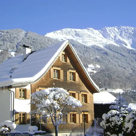 Familia Apartamento *